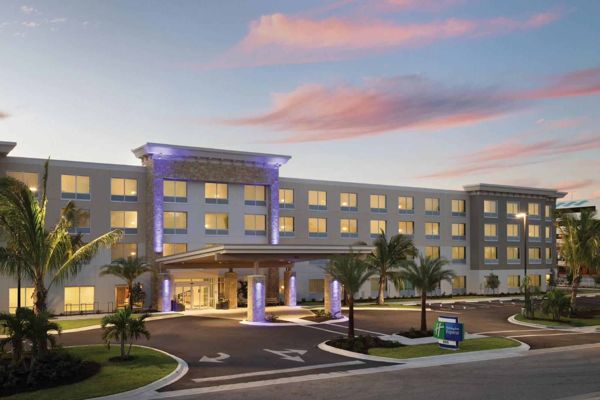 Holiday Inn Express Cape Canaveral By Ihg Экстерьер фото