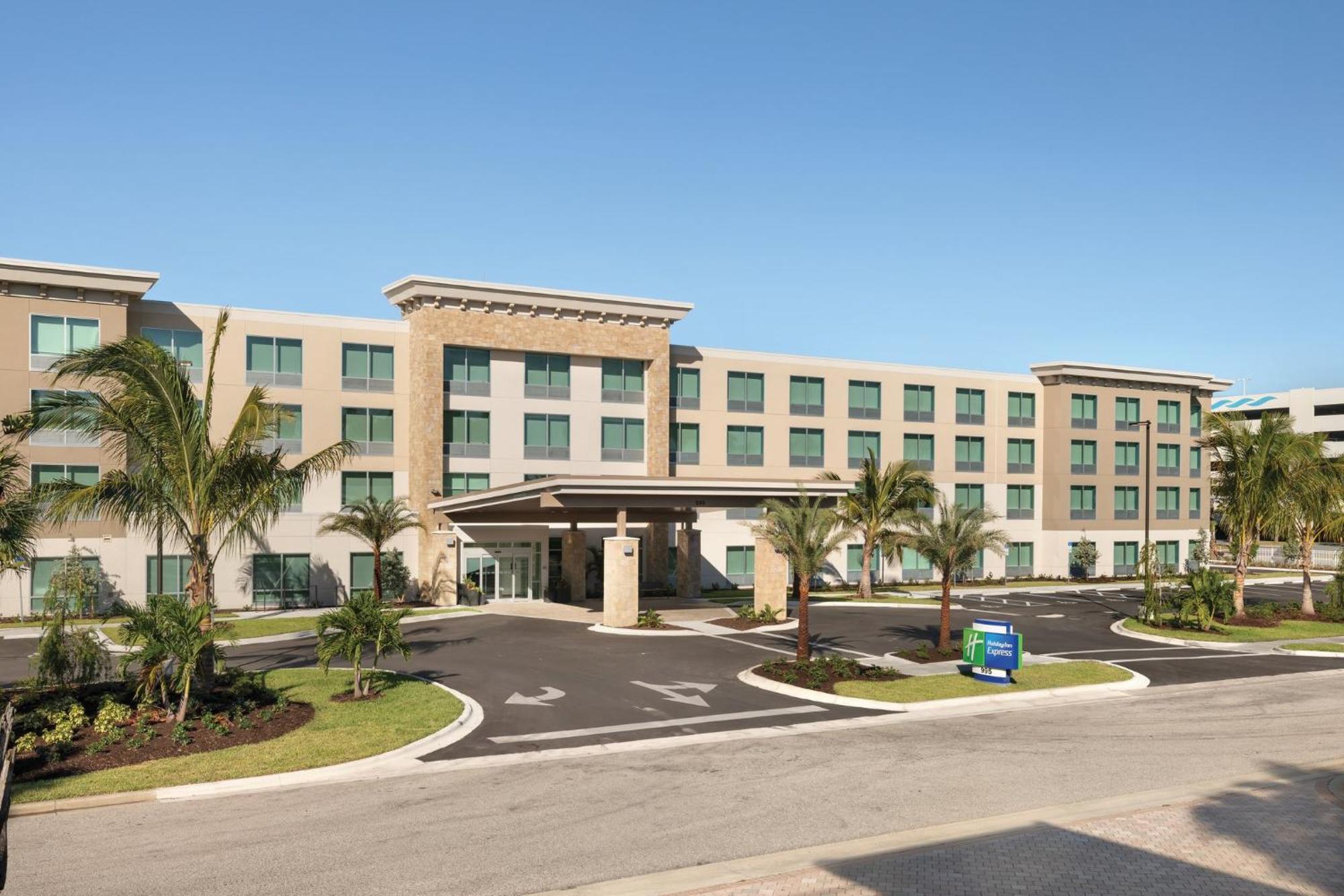 Holiday Inn Express Cape Canaveral By Ihg Экстерьер фото